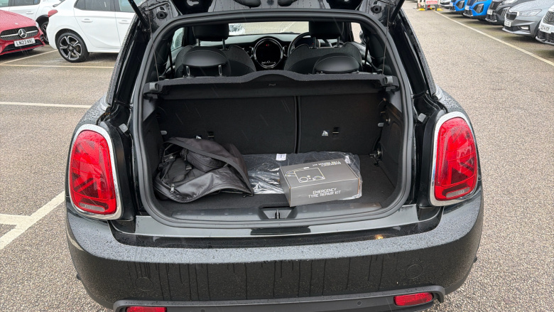 MINI Hatchback 135kW Cooper S Level 2 33kWh 3dr Auto Electric Hatchback